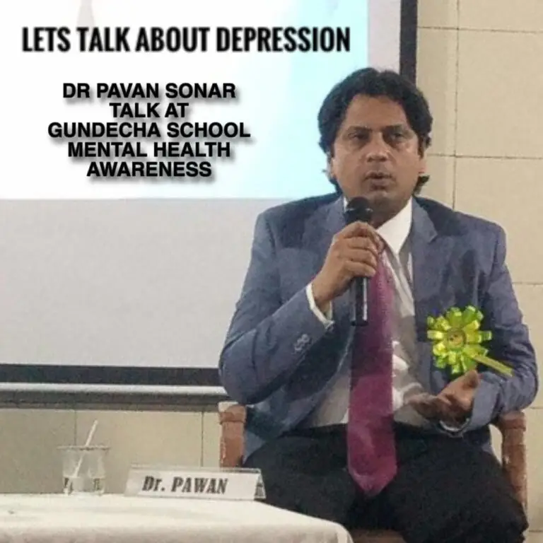 Dr. Pavan Sonar – Senior Psychiatrist Mumbai delivering a mental health awareness talk for students at Gundecha School